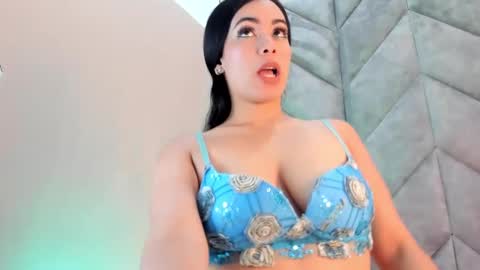 Lia cooper online show from October 2025 09:00:02 PM