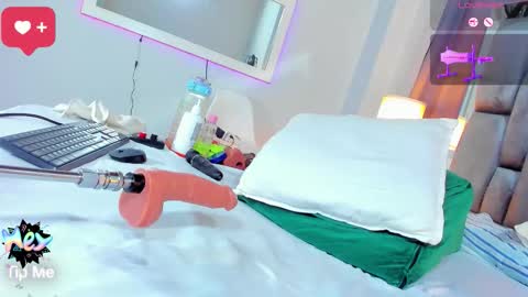 Antonela online show from November 2025 08:08:02 PM