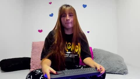 Liah Ferrer online show from October 2025 08:33:01 PM