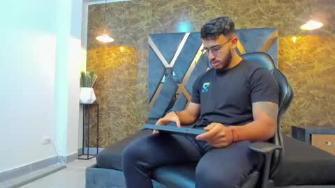 LIAM KLEIN online show from September 2025 11:10:01 AM