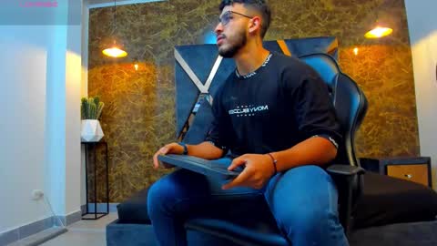 LIAM KLEIN online show from September 2025 11:10:01 AM