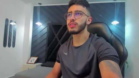 LIAM KLEIN online show from November 2025 11:32:01 AM