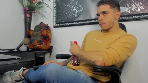 Snapshot of liam_walk chatting on December 2024 12:50:01 AM Liam online show from December 2024 12:50:01 AM