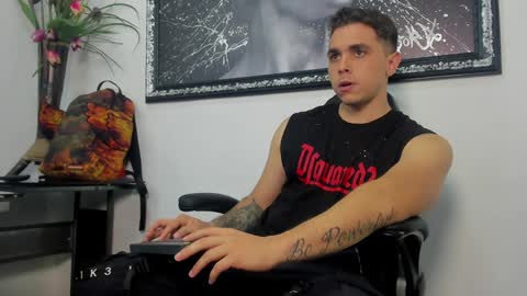 Snapshot of liam_walk chatting on December 2024 11:42:01 PM Liam online show from December 2024 11:42:01 PM