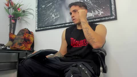 Snapshot of liam_walk chatting on December 2024 02:43:02 AM Liam online show from December 2024 02:43:02 AM