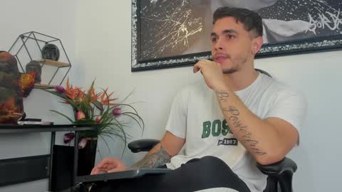 Snapshot of liam_walk chatting on January 2025 01:08:02 PM Liam online show from January 2025 01:08:02 PM