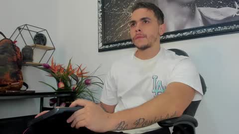 Snapshot of liam_walk chatting on January 2025 12:05:02 PM Liam online show from January 2025 12:05:02 PM