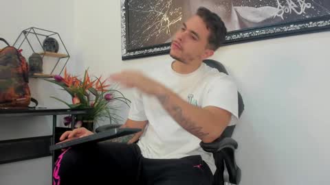 Snapshot of liam_walk chatting on January 2025 03:07:02 PM Liam online show from January 2025 03:07:02 PM