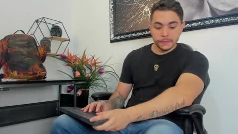 Snapshot of liam_walk chatting on January 2025 12:02:02 PM Liam online show from January 2025 12:02:02 PM