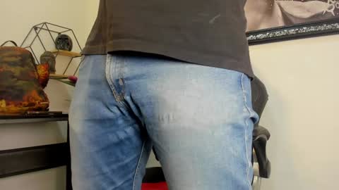 Snapshot of liam_walk chatting on January 2025 03:04:02 PM Liam online show from January 2025 03:04:02 PM