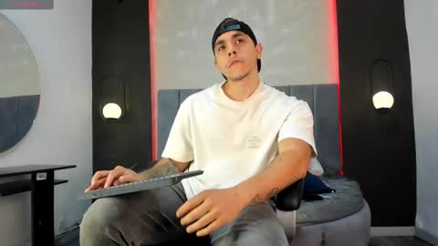 Snapshot of liam_walk chatting on September 2025 10:02:01 PM Liam online show from September 2025 10:02:01 PM