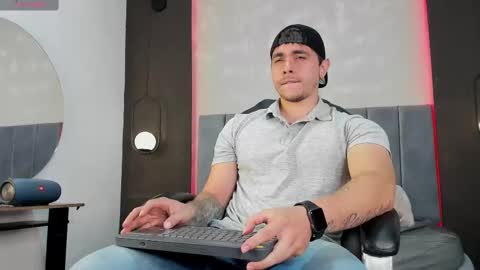 Snapshot of liam_walk chatting on September 2025 08:13:01 PM Liam online show from September 2025 08:13:01 PM