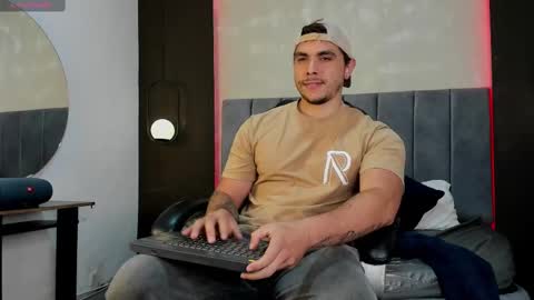 Snapshot of liam_walk chatting on October 2025 08:27:02 PM Liam online show from October 2025 08:27:02 PM