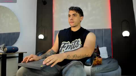 Snapshot of liam_walk chatting on October 2025 07:11:02 PM Liam online show from October 2025 07:11:02 PM