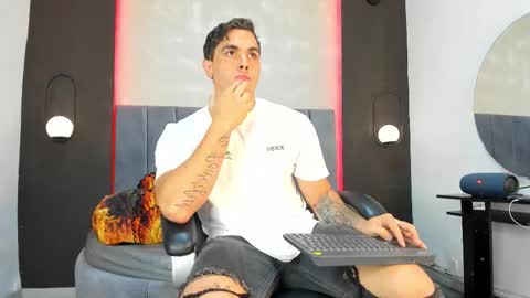 Snapshot of liam_walk chatting on October 2025 07:58:02 PM Liam online show from October 2025 07:58:02 PM