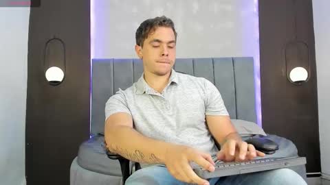 Snapshot of liam_walk chatting on October 2025 09:04:01 PM Liam online show from October 2025 09:04:01 PM