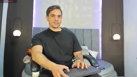 Snapshot of liam_walk chatting on October 2025 09:15:02 PM Liam online show from October 2025 09:15:02 PM