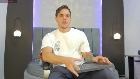 Snapshot of liam_walk chatting on October 2025 07:14:01 PM Liam online show from October 2025 07:14:01 PM