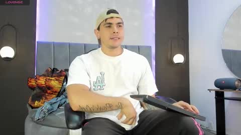 Snapshot of liam_walk chatting on October 2025 11:07:01 PM Liam online show from October 2025 11:07:01 PM