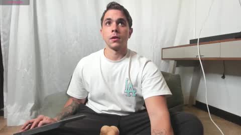 Snapshot of liam_walk chatting on October 2025 04:03:02 AM Liam online show from October 2025 04:03:02 AM