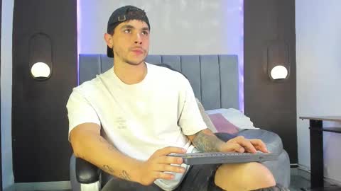 Snapshot of liam_walk chatting on November 2025 09:57:02 PM Liam online show from November 2025 09:57:02 PM