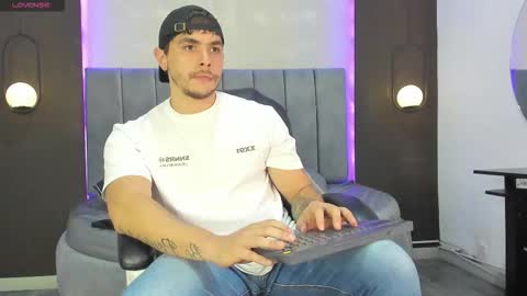 Liam online show from November 2025 09:46:02 PM