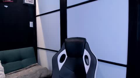 LiamDeep online show from October 2025 06:27:02 PM