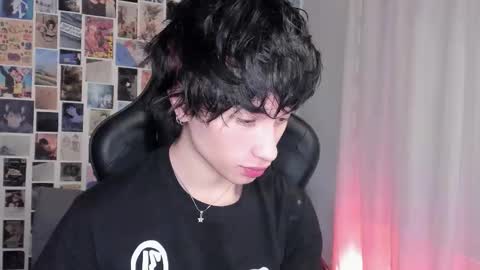 Snapshot of liamelf chatting on September 2025 07:12:01 AM Liam online show from September 2025 07:12:01 AM