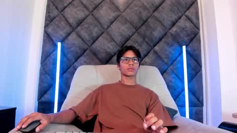 Liam twink big dick online show from May 2026 11:06:01 AM