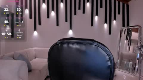 Liam online show from October 2025 04:45:02 AM