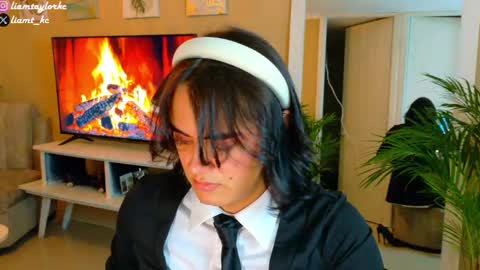 Tell me Liam online show from October 2025 04:18:02 AM