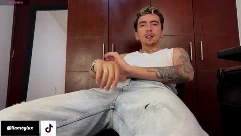 Liam online show from October 2025 02:59:01 AM