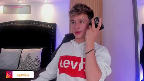 Snapshot of liamwild20 chatting on April 2026 04:52:02 AM liam online show from April 2026 04:52:02 AM