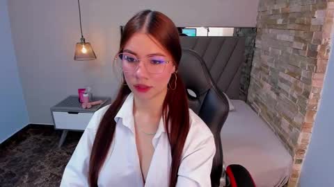 LIANE online show from December 2024 07:46:02 PM