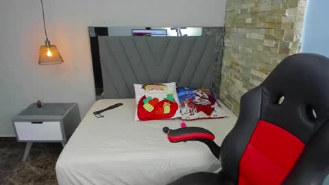 LIANE online show from December 2024 10:59:02 PM