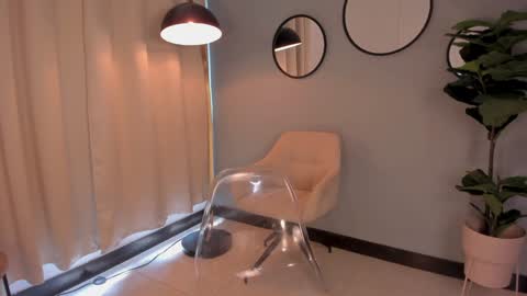 Lia online show from December 2024 05:00:01 PM