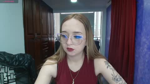 Snapshot of liaroberts1 chatting on December 2024 07:49:01 PM Lia Roberts online show from December 2024 07:49:01 PM