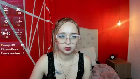 Snapshot of liaroberts1 chatting on December 2024 04:06:01 PM Lia Roberts online show from December 2024 04:06:01 PM