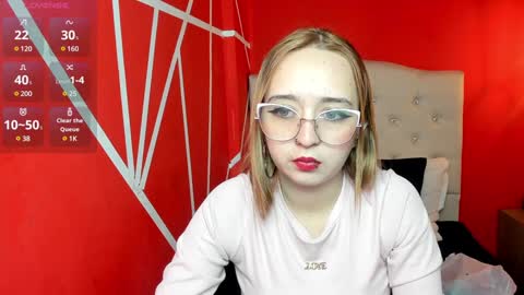 Snapshot of liaroberts1 chatting on December 2024 12:23:02 PM Lia Roberts online show from December 2024 12:23:02 PM
