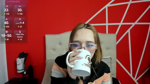 Snapshot of liaroberts1 chatting on January 2025 12:04:02 PM Lia Roberts online show from January 2025 12:04:02 PM