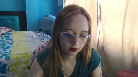Snapshot of liaroberts1 chatting on February 2025 03:07:01 PM Lia Roberts online show from February 2025 03:07:01 PM