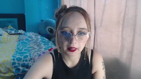 Snapshot of liaroberts1 chatting on February 2025 12:03:02 PM Lia Roberts online show from February 2025 12:03:02 PM