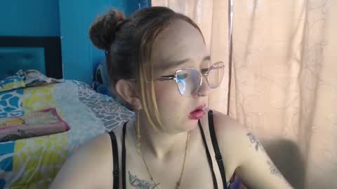 Snapshot of liaroberts1 chatting on February 2025 12:00:01 PM Lia Roberts online show from February 2025 12:00:01 PM