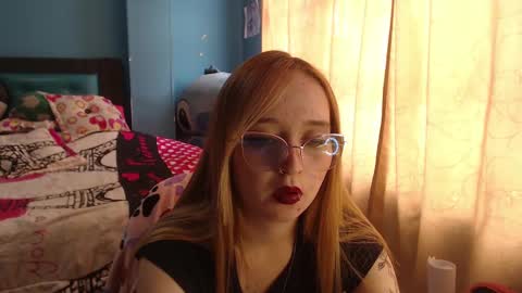 Snapshot of liaroberts1 chatting on February 2025 03:05:01 PM Lia Roberts online show from February 2025 03:05:01 PM