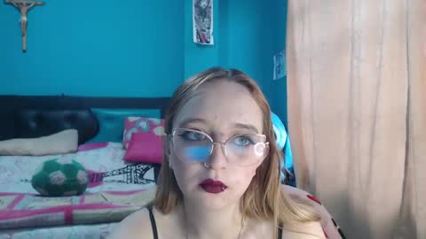 Snapshot of liaroberts1 chatting on February 2025 12:01:02 PM Lia Roberts online show from February 2025 12:01:02 PM