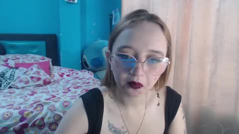 Snapshot of liaroberts1 chatting on February 2025 12:08:01 PM Lia Roberts online show from February 2025 12:08:01 PM