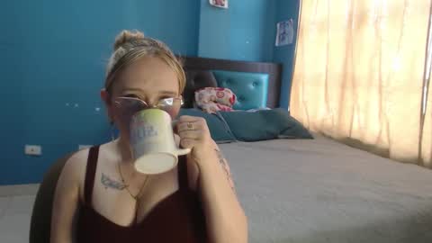 Snapshot of liaroberts1 chatting on September 2025 12:16:02 PM Lia Roberts online show from September 2025 12:16:02 PM