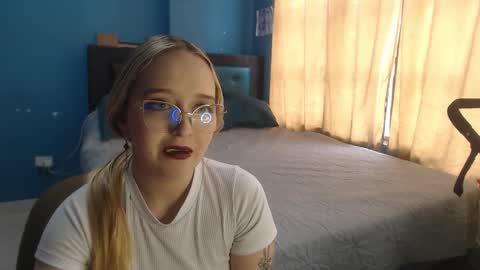 Snapshot of liaroberts1 chatting on October 2025 12:26:02 PM Lia Roberts online show from October 2025 12:26:02 PM