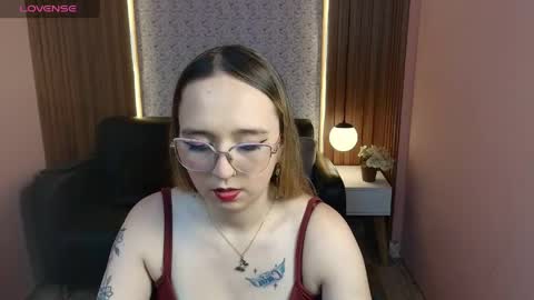 Lia Roberts online show from May 2026 01:53:01 PM