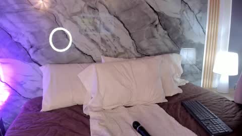 Lia Tompson online show from November 2025 07:57:01 PM